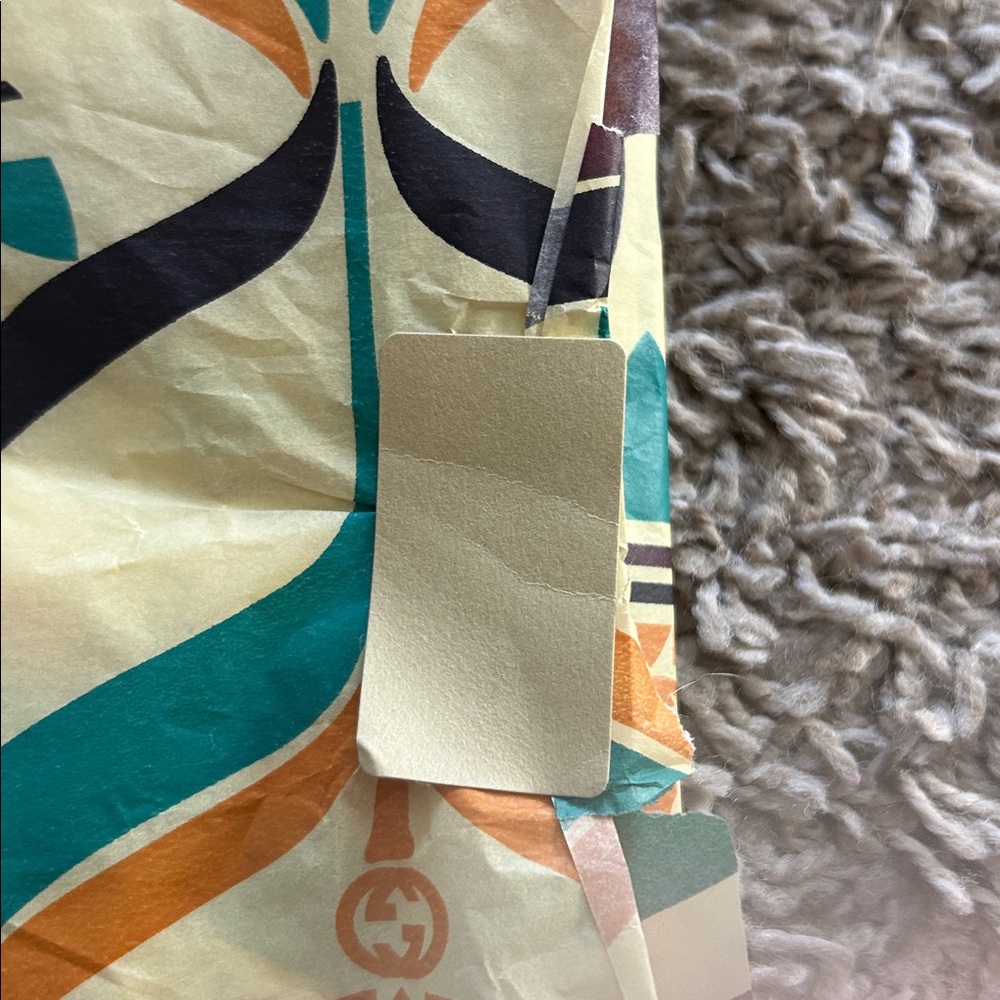 Removing Listing Soon - Gucci x Adidas Collab Merchandise Gift Wrap - Picture 12 of 12